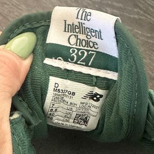 New Balance 327 Men’s Size 7 - emerald green sneakers
